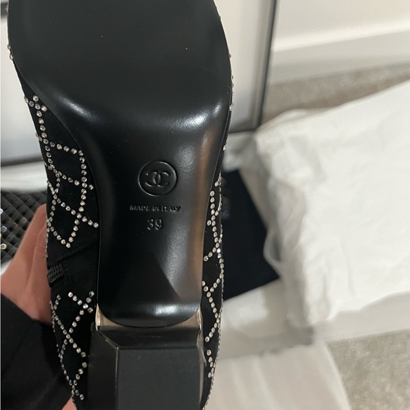 Authentic. Brand new. They were a gift and never worn. - Picture 1 of 7